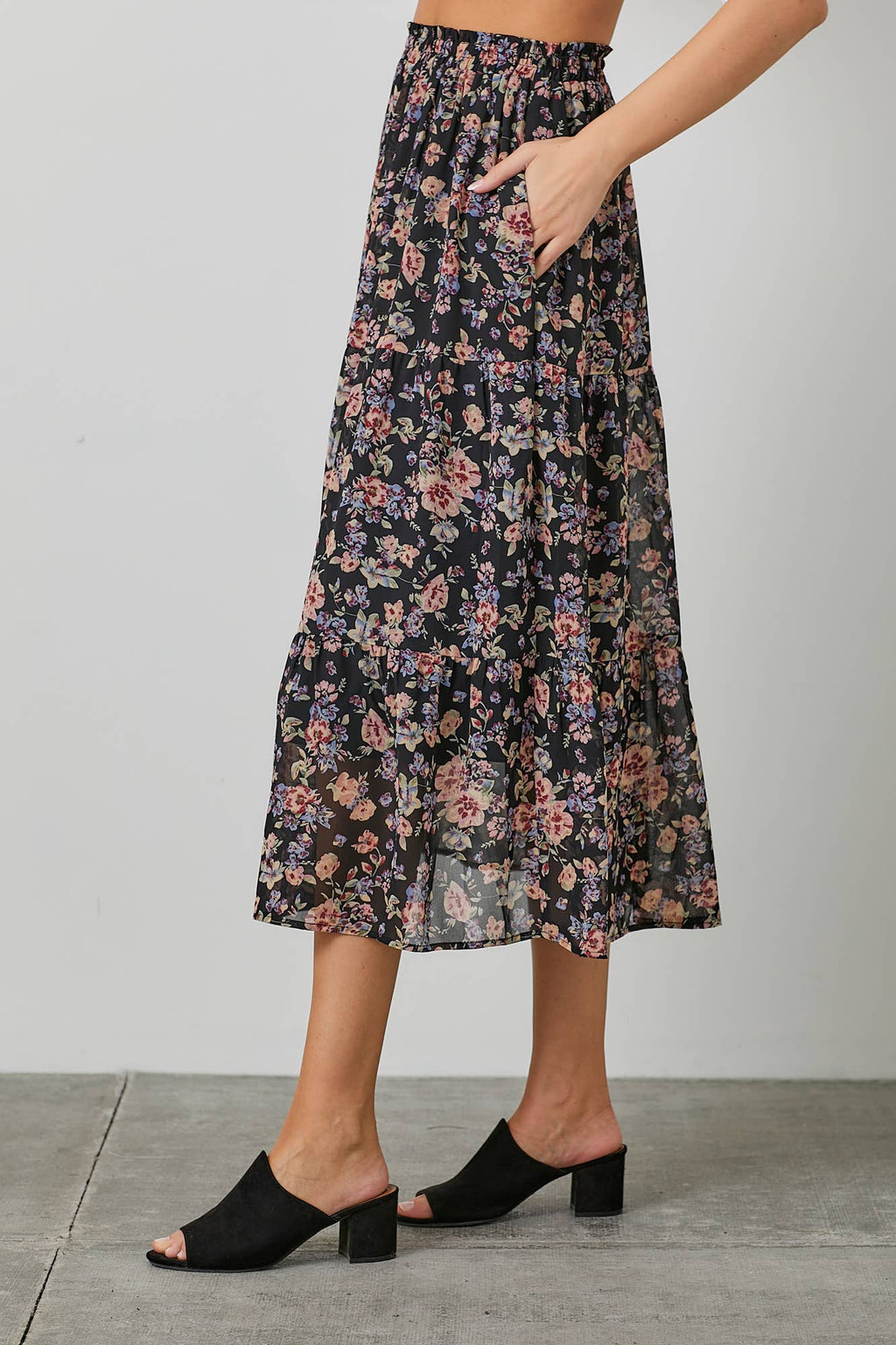 FLORAL PRINT BUTTON FRONT SKIRT: BLACK MULTI