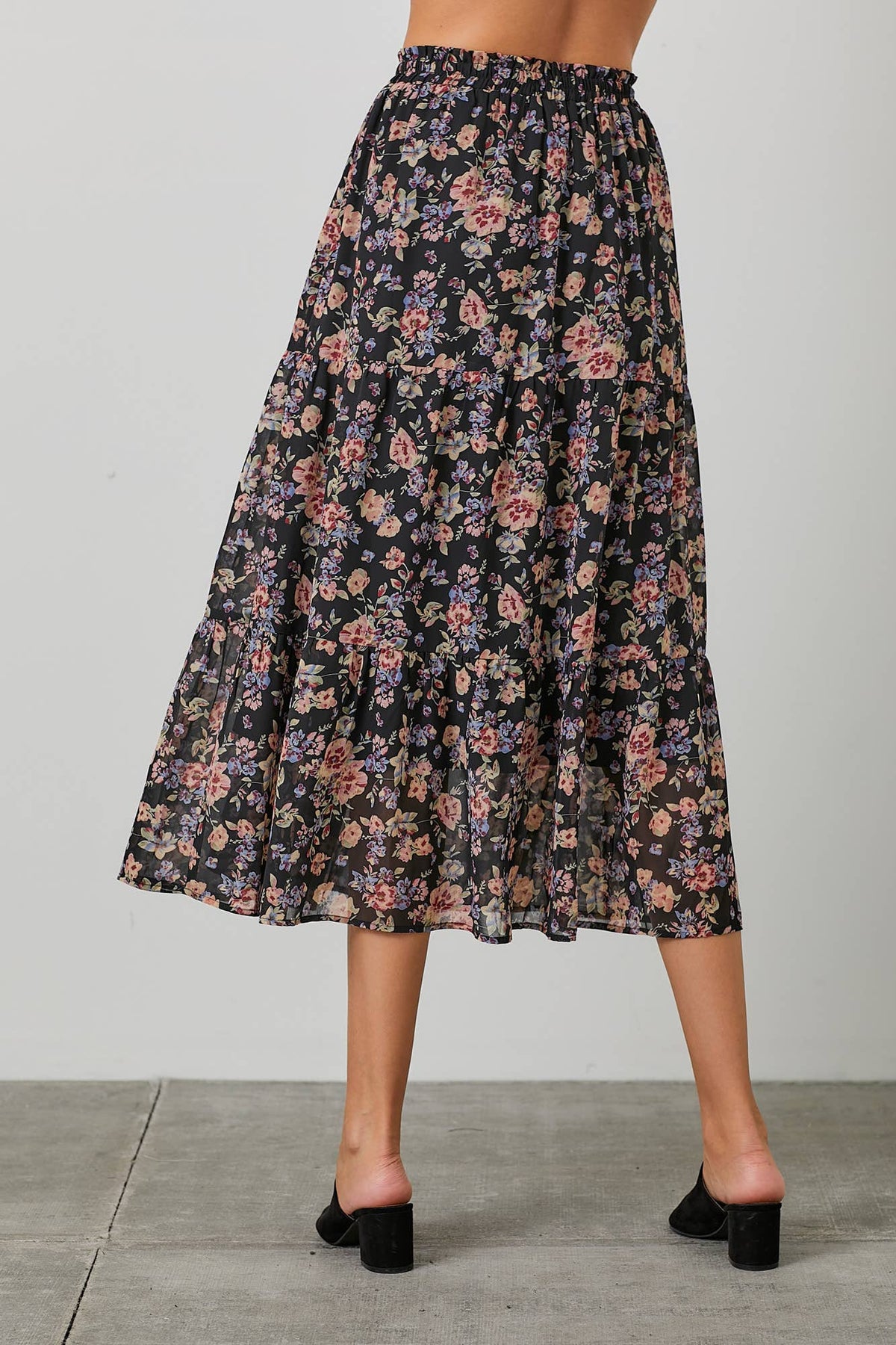 FLORAL PRINT BUTTON FRONT SKIRT: BLACK MULTI